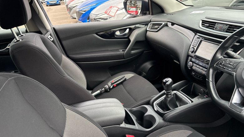 Nissan Qashqai 1.3 DiG-T Acenta Premium 5dr Petrol Hatchback